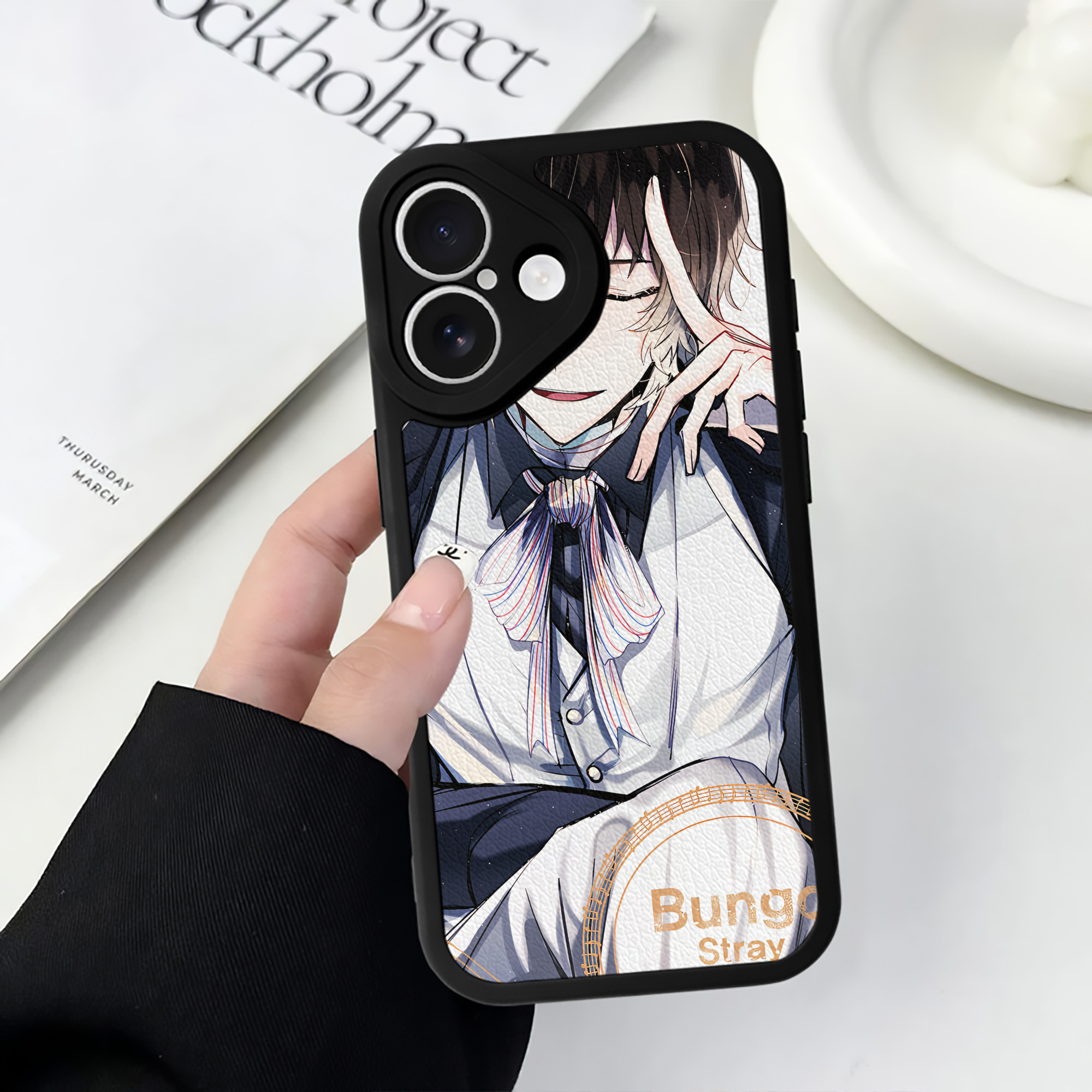 （画像用） 文豪ストレイドッグス Bungo Stray Dogs 【iPhone 16シリーズ対応】シリコンスマホケース（レザー調） 材質：シリコン
